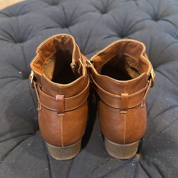 Girls ankle boots. Brown. Size 5. - Picture 4 of 7